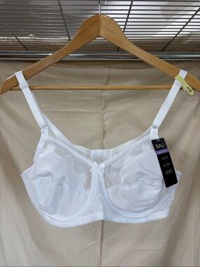 Bali White Full-Coverage Underwire Bra with Light Embroidery